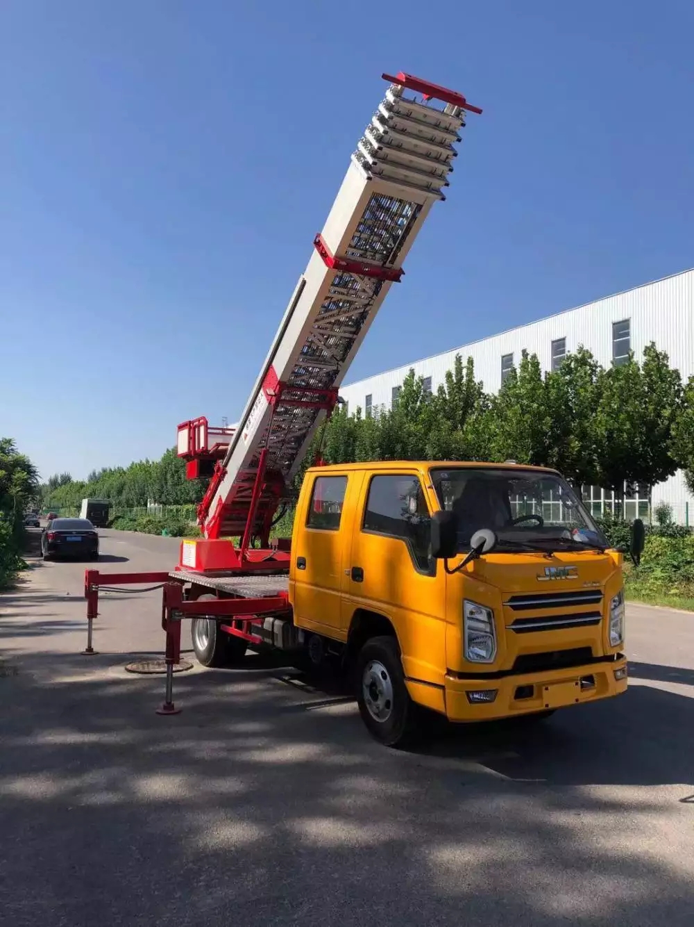 海港附近的云梯车出租服务：轻松解决高空作业需求