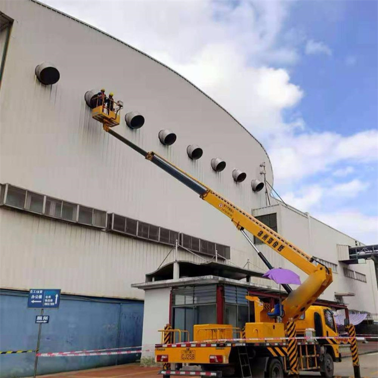 海港高空作业车出租服务：专业广告牌安装解决方案