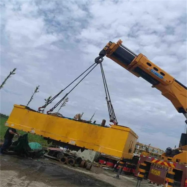 海港随车吊吊集装箱怎么吊